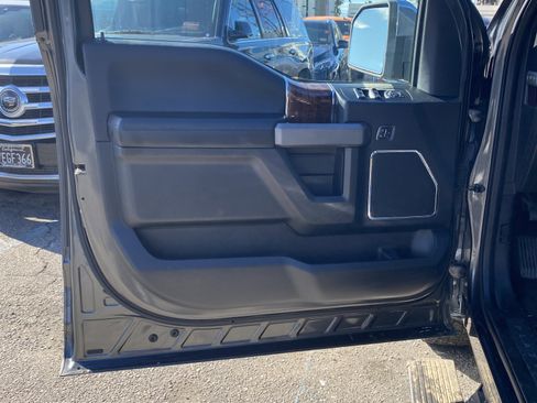 Used 2016 Ford F150 Platinum w/ Equipment Group 701A Luxury image 16