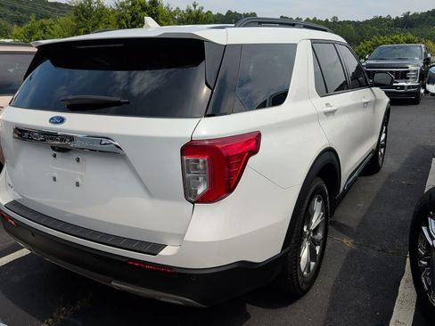 Used 2024 Ford Explorer XLT w/ Equipment Group 202A RWD image 3