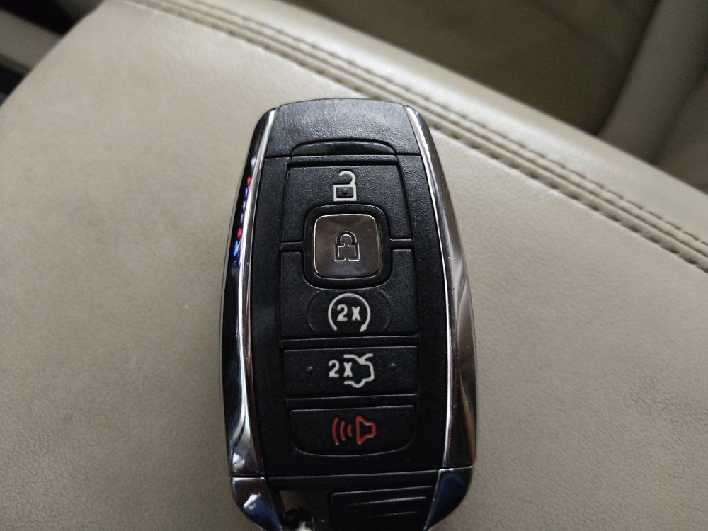 Used 2017 Lincoln MKC Reserve FWD image 32