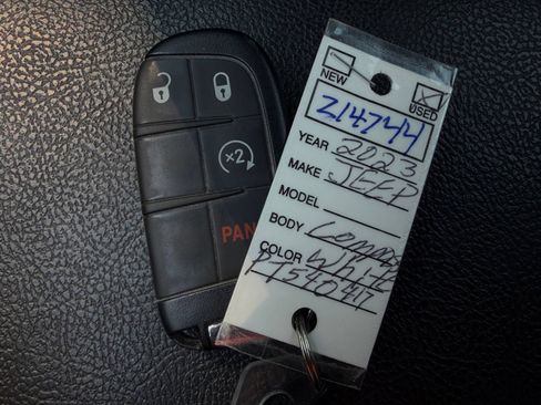 Used 2023 Jeep Compass Latitude AWD/4WD image 48