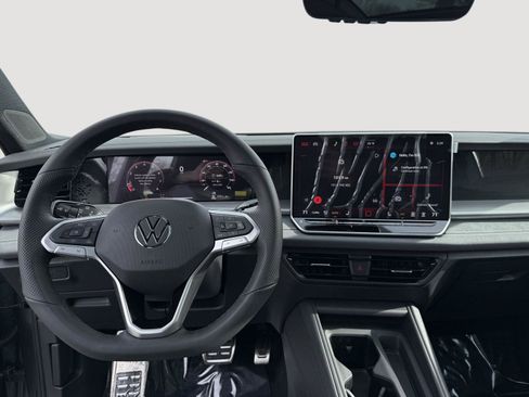 New 2026 Volkswagen Tiguan SE R-Line image 12