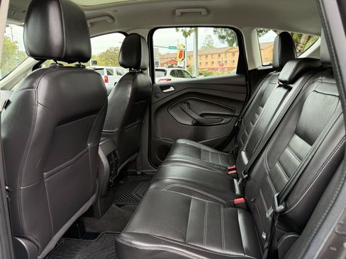 Used 2017 Ford C-MAX Titanium w/ Equipment Group 301A FWD image 16