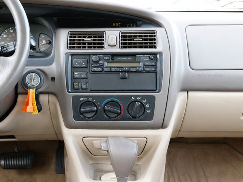 Used 1998 Toyota Avalon XLS image 28