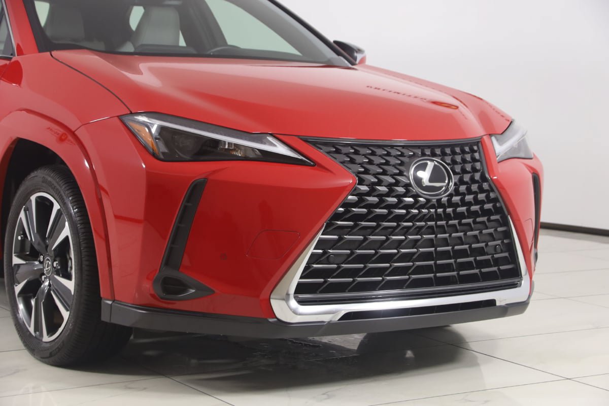 Used 2025 Lexus UX 300h FWD w/ Accessory Package (Z1) image 31