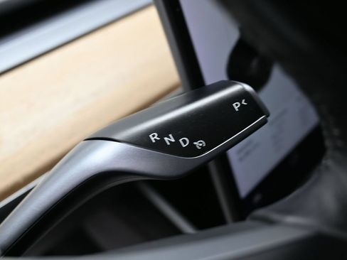 Used 2018 Tesla Model 3 Long Range RWD image 22