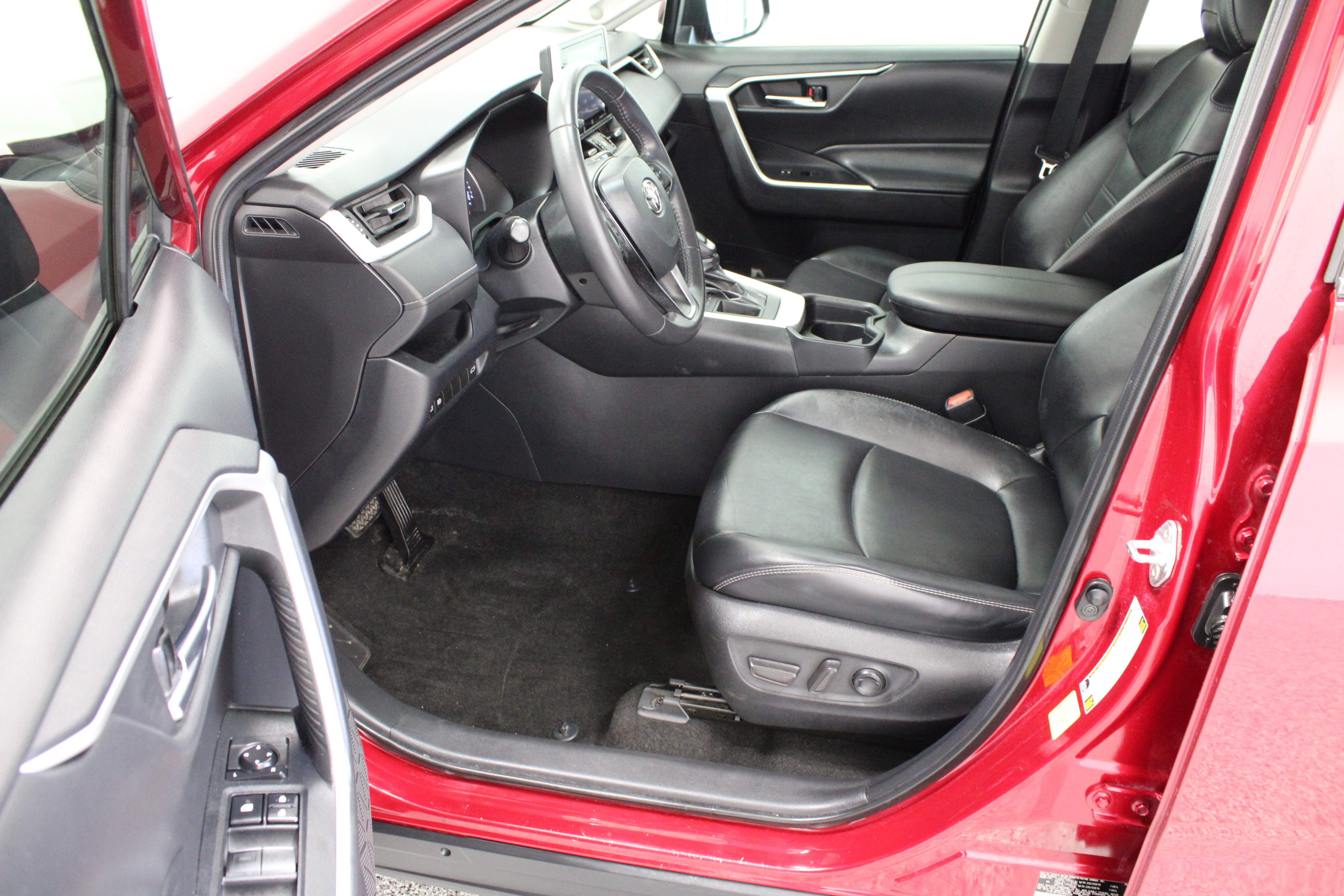 Used 2020 Toyota RAV4 XLE Premium FWD image 14