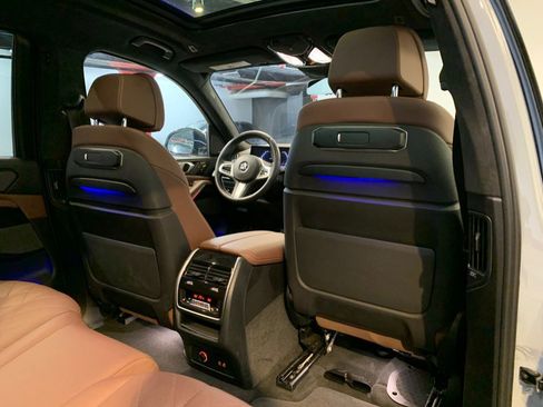 Used 2024 BMW X7 xDrive40i w/ Executive Package image 77