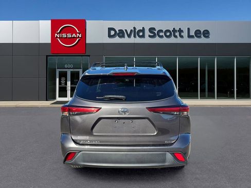 Used 2021 Toyota Highlander XLE image 7