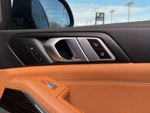 Used 2024 BMW X7 xDrive40i image 32