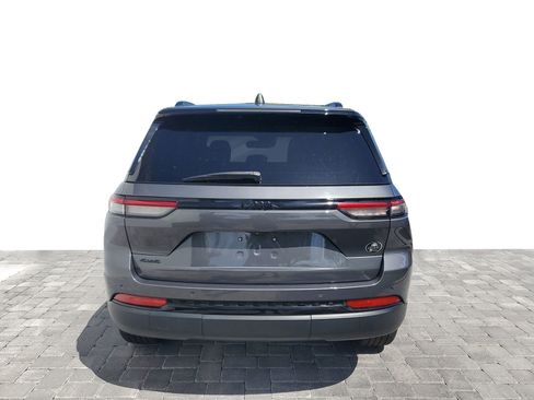 Used 2022 Jeep Grand Cherokee Altitude image 4