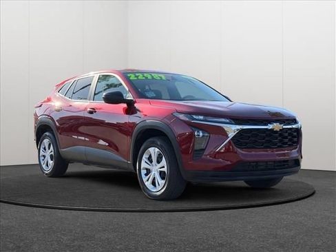 Certified 2025 Chevrolet Trax LS FWD image 5