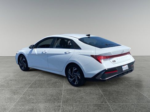 Used 2025 Hyundai Elantra SEL FWD image 3