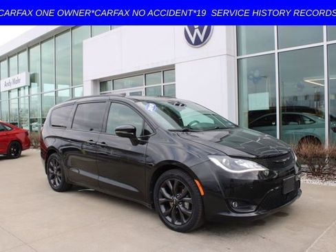 Used 2018 Chrysler Pacifica Limited w/ Advanced Safetytec Group image 1