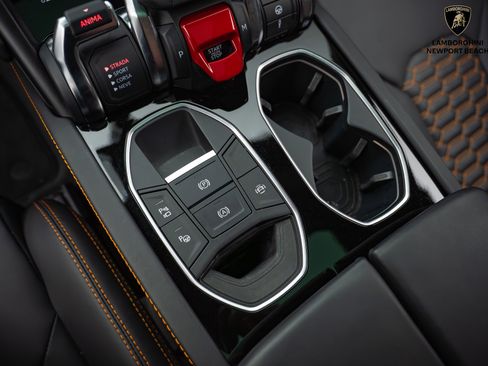 Used 2024 Lamborghini Urus S image 32