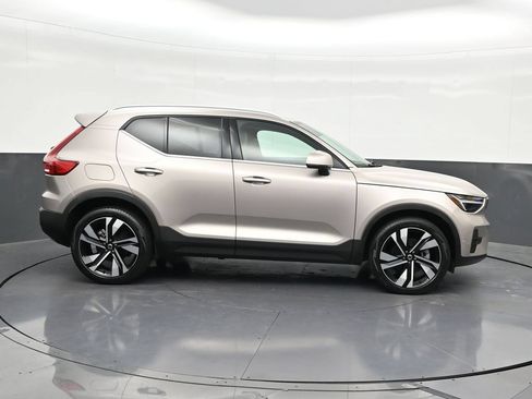 Used 2024 Volvo XC40 B5 Plus AWD/4WD image 7