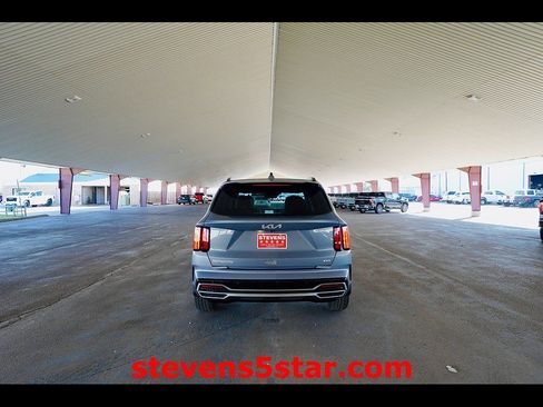 Used 2023 Kia Sorento SX AWD/4WD image 4