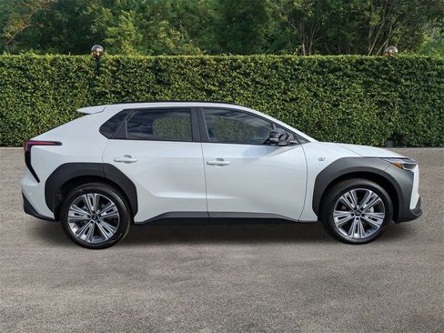 Used 2024 Subaru Solterra Limited image 3