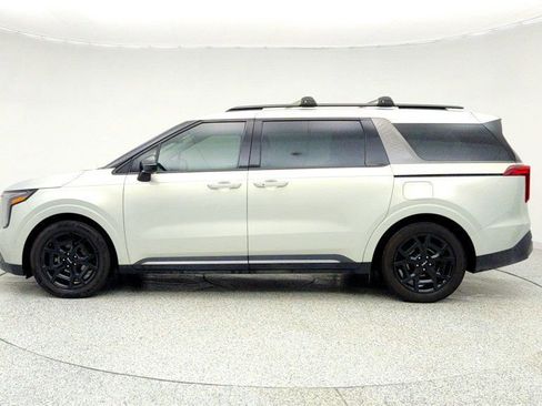 Used 2025 Kia Carnival SX Prestige image 8