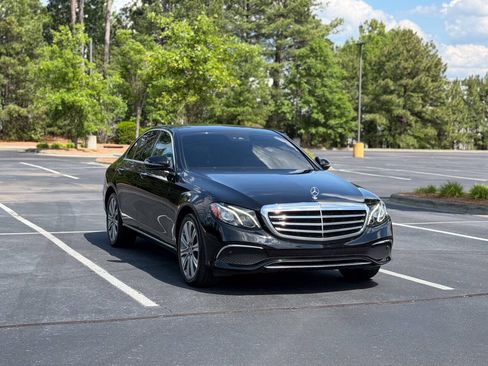 Used 2018 Mercedes-Benz E 300 4MATIC w/ Premium 1 Package image 1