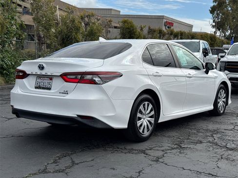 Used 2021 Toyota Camry LE image 12