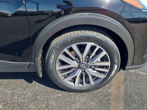 Used 2023 Nissan Kicks SV image 11