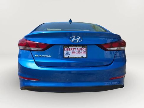 Used 2017 Hyundai Elantra SE FWD image 5