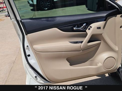 Used 2017 Nissan Rogue SL w/ SL Premium Package FWD image 14
