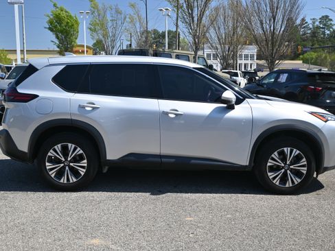 Used 2021 Nissan Rogue SV image 16