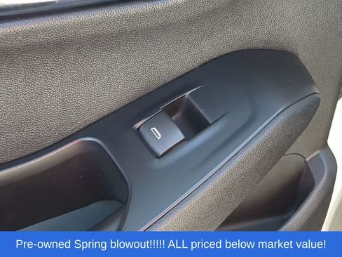 Used 2019 Chevrolet Traverse LT FWD image 36