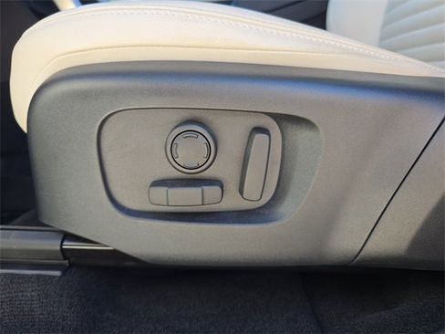 Used 2024 Land Rover Discovery Sport S image 16