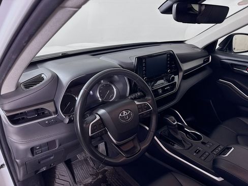 Certified 2022 Toyota Highlander XLE image 9