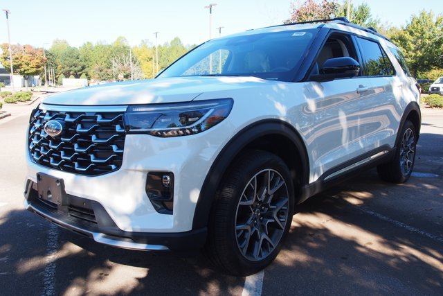 Certified 2025 Ford Explorer Platinum w/ Ultimate Package AWD/4WD image 3