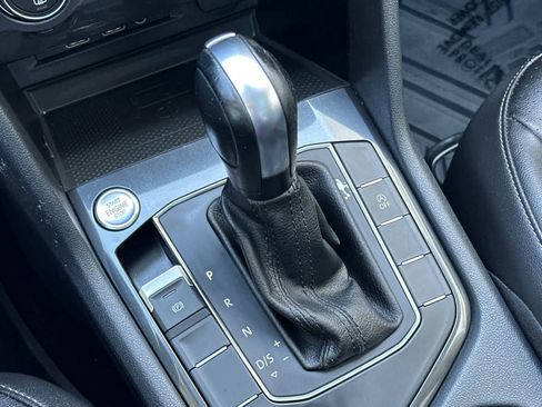 Used 2020 Volkswagen Tiguan SE image 27