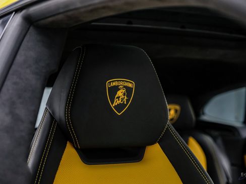 Used 2021 Lamborghini Urus AWD/4WD image 55