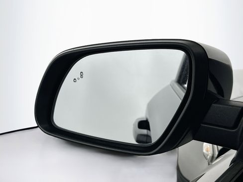 Used 2024 Hyundai Venue SEL image 16