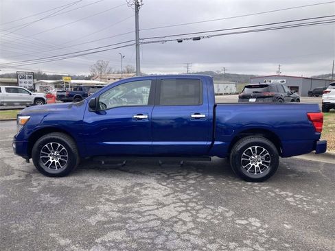 Used 2021 Nissan Titan SV image 7
