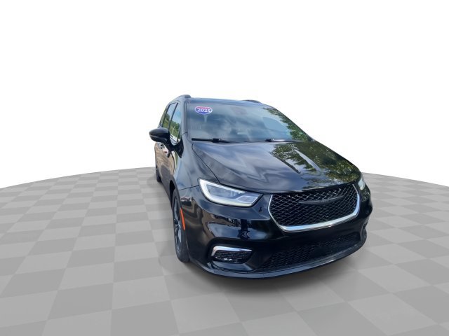 Used 2025 Chrysler Pacifica Limited FWD image 4