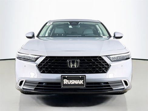 Used 2023 Honda Accord Touring image 2