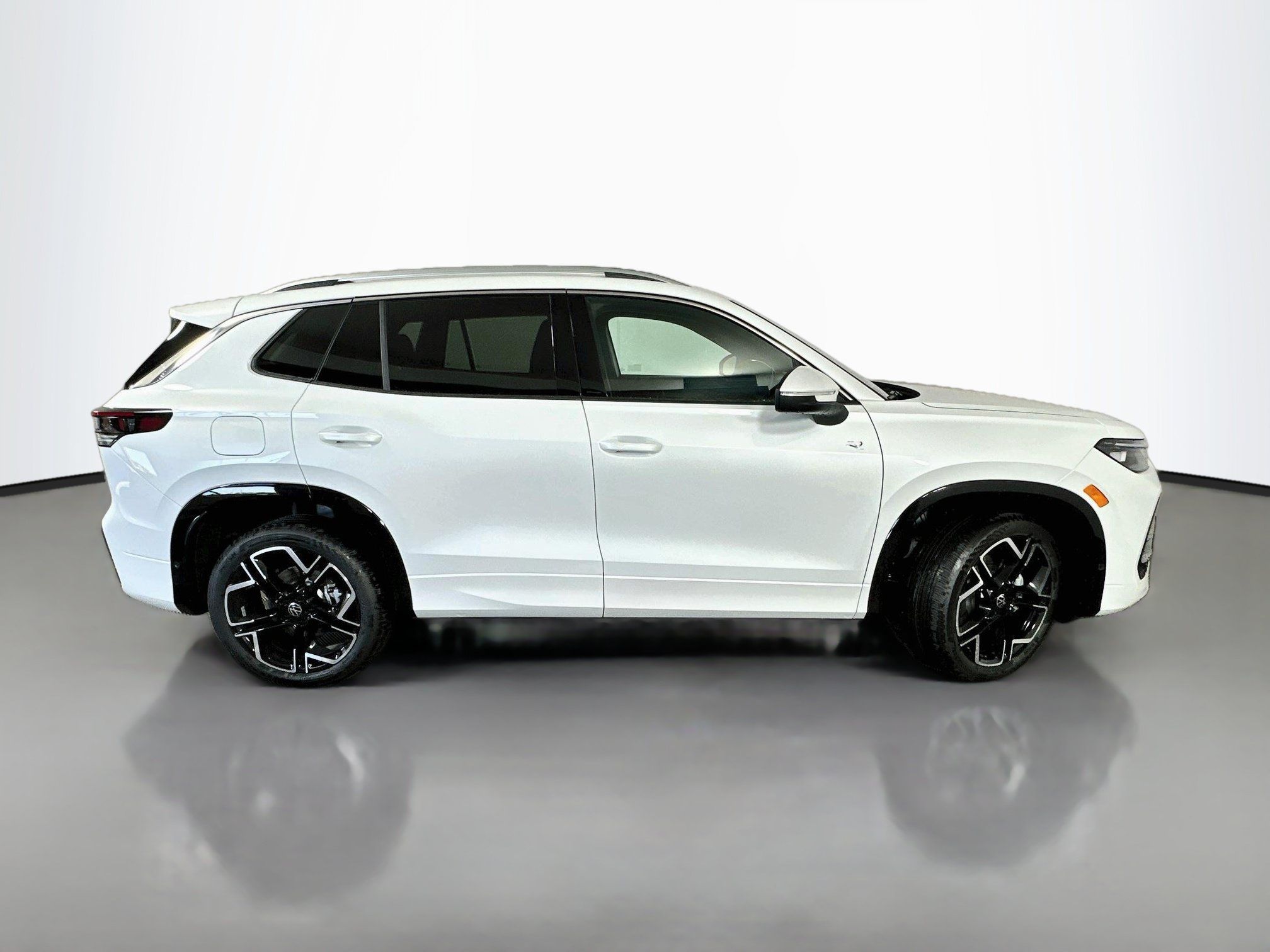 New 2026 Volkswagen Tiguan SEL R-Line AWD/4WD image 8