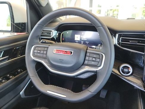 Used 2022 Jeep Wagoneer Series III AWD/4WD image 21