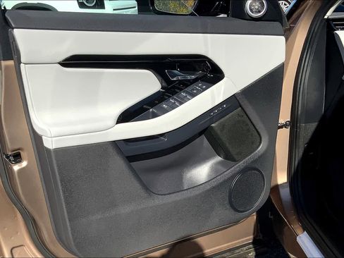 Used 2025 Land Rover Range Rover Evoque S image 10