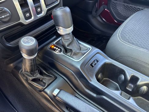 Used 2021 Jeep Wrangler Sport image 27