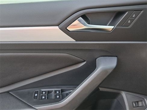 Used 2025 Volkswagen Jetta Sport image 27