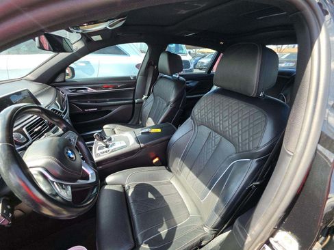 Used 2018 BMW 750i w/ Executive Package RWD image 4