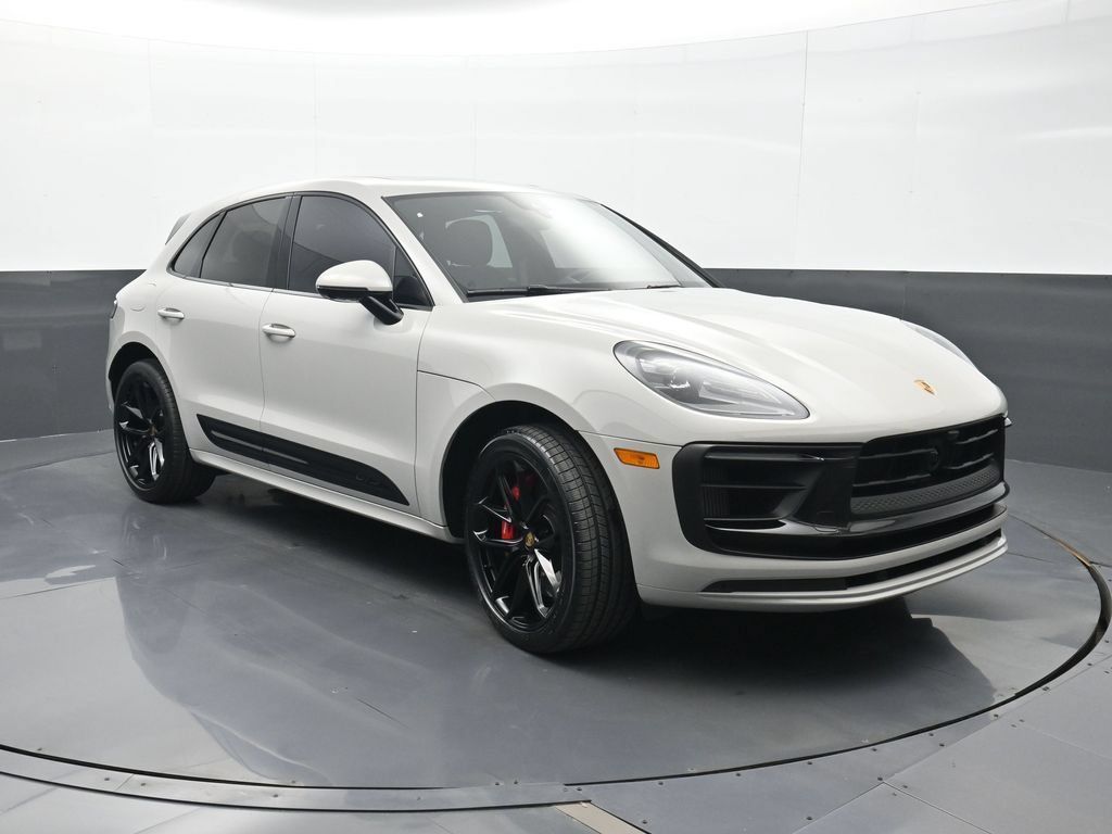 Certified 2025 Porsche Macan GTS AWD/4WD image 24