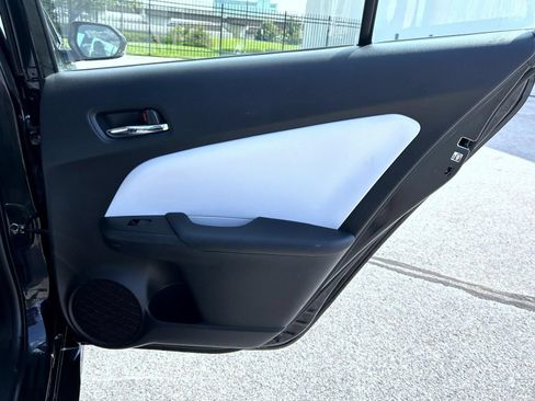 Used 2019 Toyota Prius LE AWD/4WD image 18