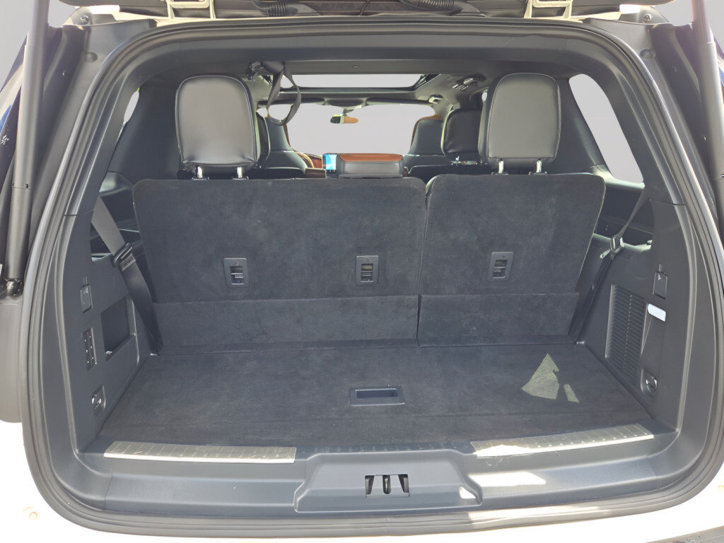 Used 2024 Lincoln Navigator Reserve AWD/4WD image 23