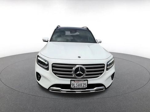 Used 2025 Mercedes-Benz GLB 250 4MATIC image 4