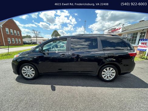 Used 2017 Toyota Sienna LE AWD/4WD image 3