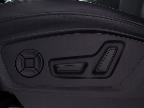 Used 2021 Audi Q7 3.0T Premium AWD/4WD image 24